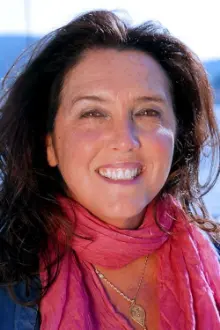 Bettany Hughes como: Self - Presenter