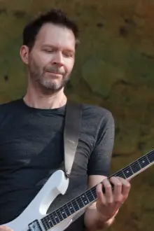 Paul Brandon Gilbert como: Self - Guitars