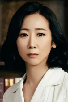 Lee Ji-hyeon como: Deputy head of department Kang