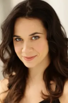 Caitlin Zoz como: Emilia