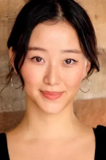 Gia Kim como: Yuri Han