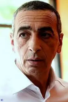 Smaïl Mekki como: Kamel Béchéri