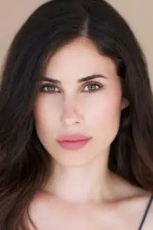 Camille Balsamo como: Laura Harper