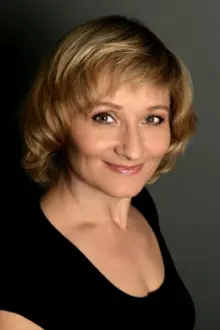 Oľga Belešová como: Ema Longfusová
