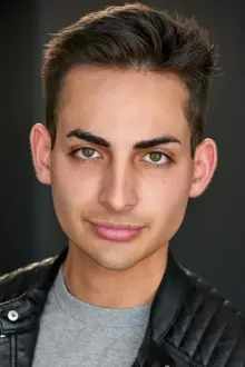 Elijah-Benjamin Macias como: Alan