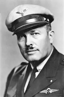 Roscoe Turner como: Col. Roscoe Turner