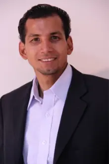 Tuan Oliveros como: Dr. Cifuentes