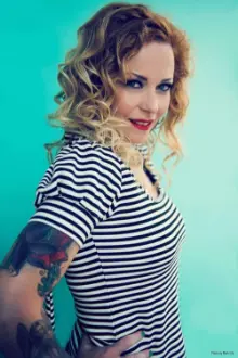 Anneke van Giersbergen como: Vocals