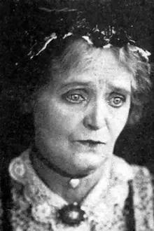 Fanny Midgley como: Mrs. Wells