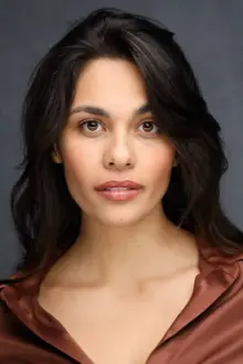 Arielle Díaz como: Veronica Ramirez