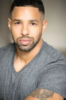 Tremayne Norris como: Maurice Hatton