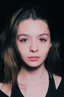 Catalina Romanet como: Polina