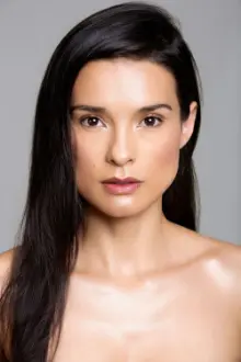 Paola Rey como: Lucía Martínez