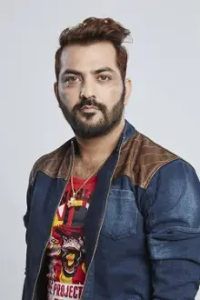 Manu Punjabi como: Vicky Agarwal