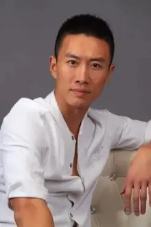 Zhang Yongda como: Zhong Wen