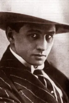 Marcel Perez como: Saturnino Farandola