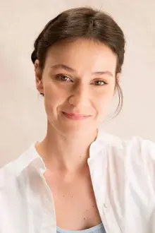 Núria Adrián Campbell como: Titi