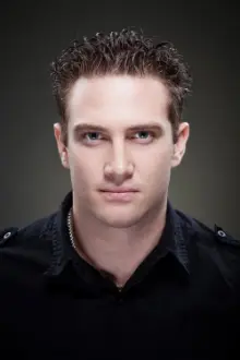 Bryce Papenbrook como: Yuusuke Takasaki