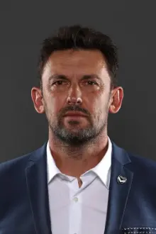 Tony Popovic como: 