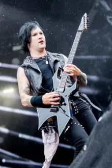 Jeremy 'Jinxx' Ferguson como: Self - Guitar, Backing Vocals, Violin