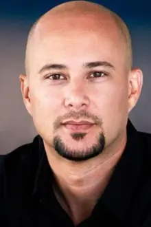 Cris Judd como: Dancing Doorman