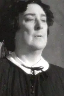 Margaret Yarde como: Lady Avon
