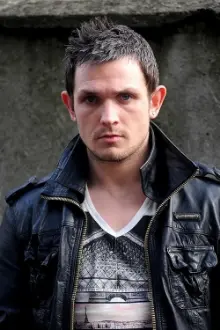 Johnny Ward como: Eanna