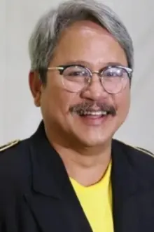 Arun Pawilai como: Film Director