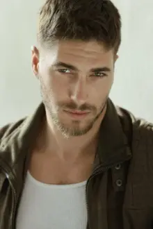 Omer Dror como: Tomer Carmi