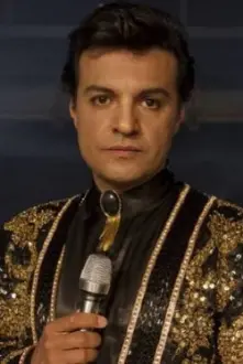 Julián Román como: Juan Gabriel