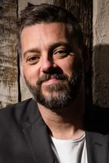 Iain Lee como: Self - Host