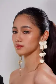 Kaori Oinuma como: Michiko Sil Tarranza