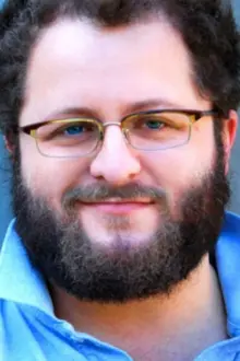 Daniel Berson como: Rabbi Weiss