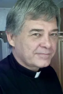 Clifford Myatt como: Father Pedro Sanchez