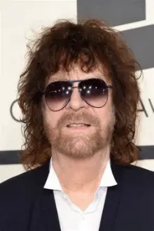 Jeff Lynne como: Himself (lead vocals, electric and acoustic guitar)