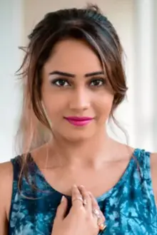 Aasiya Kazi como: Dr. Shweta Kapoor