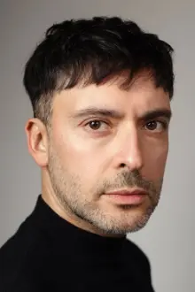Omar Morán como: Dr. Daniel Martínez