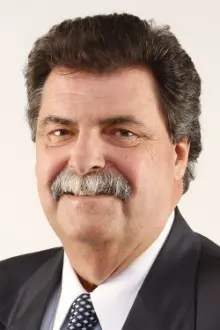 Mike Helton como: Ele mesmo