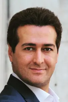 Behnam Sharafi como: Azar