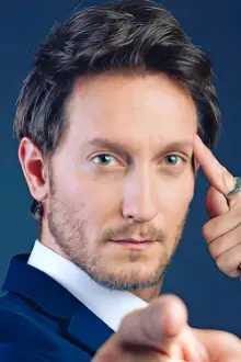 Lior Suchard como: Self - Host