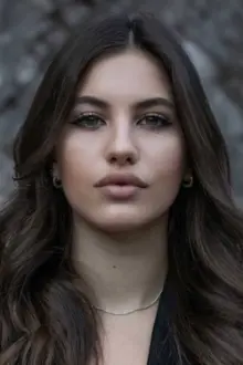 Miriam Dossena como: Giulia