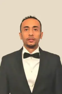 Tariq Alnefisi como: محمود