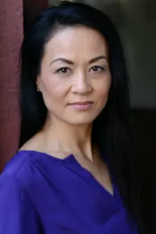 Amy Hui como: Dr. Miller