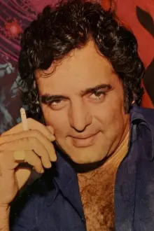 Feroz Khan como: Rajesh Ashwini Kumar