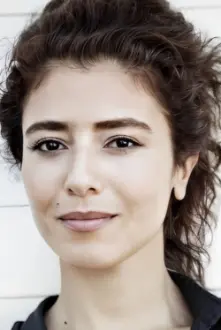 Ezgi Esma Kürklü como: Maria