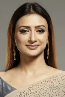 Gauri Pradhan Tejwani como: Captain Shona Das