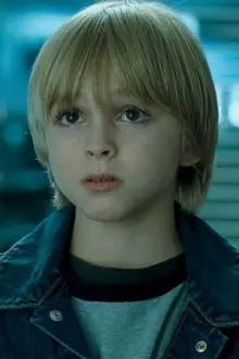 Jackson Bond como: Young Kyle Vogel