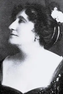 Clara T. Bracy como: Peggy's mother