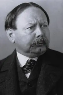 Reinhold Häussermann como: Polizeirat Alois Hartl