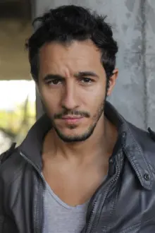 Samir Harrag como: Yacine